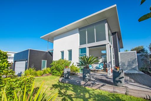 Beachy on Bream - Ruakākā Holiday Home - Housity