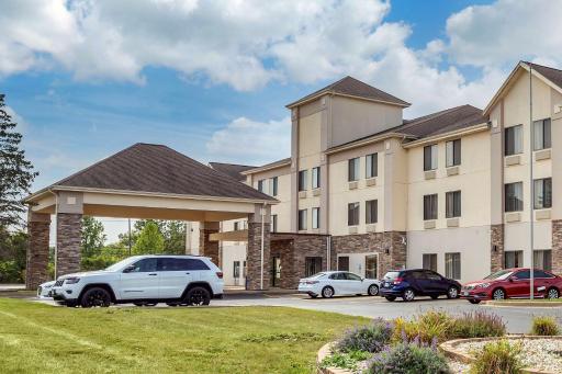 Comfort Inn & Suites North Aurora - Naperville - Housity