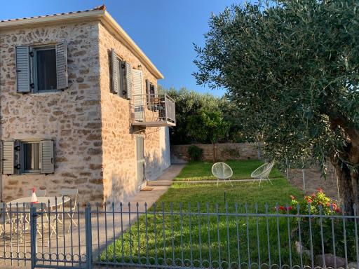 Messinian Stone House - Housity