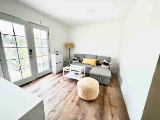 Fully remodeled 1 bedroom house - Housity