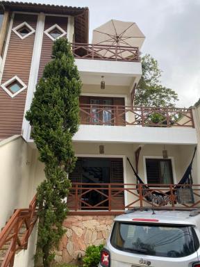 Casa Triplex no Centro de Guaramiranga - Housity