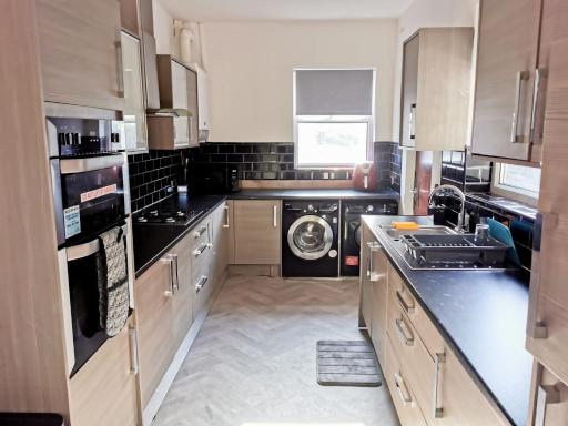 Charming 4-Bed House in Manchester - Housity