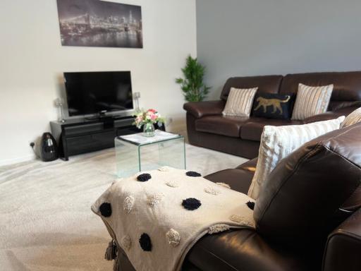 2 BED WEST END APARTMENT. - Housity