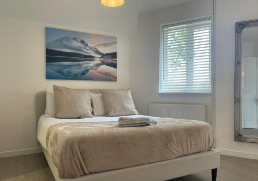 Canterbury Holiday Apartment Sleeps 6 Free Parking Wifi - Housity
