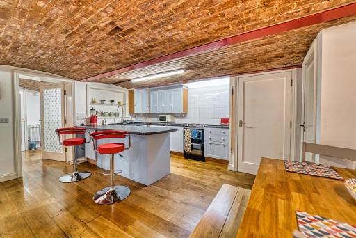 Host & Stay - The Basement on the Tything - Housity