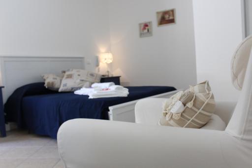 Book and Bed - Housity