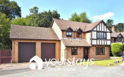The Glade by YourStays Huge Single Detached Holiday Home with big garden - Housity