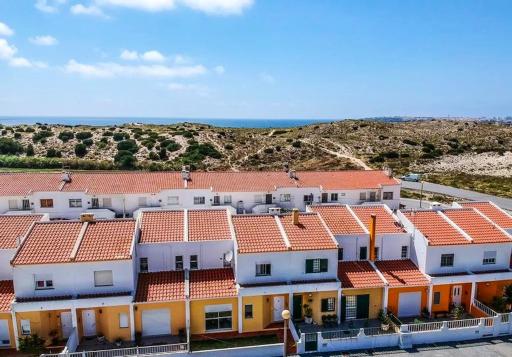 Cosy house in Atouguia da Baleia with private garden - Housity