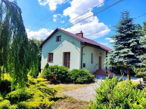 Zielony Domek z dużym tajemniczym ogrodem i rekreacyjną stodołą - Housity
