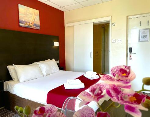 Piccadilly Hotel - Housity