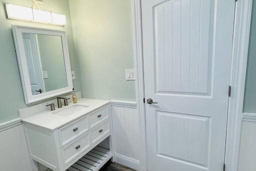 Beautifully Renovated Home with Water Views - Housity