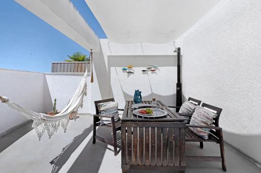 Duplex com terraço na Charneca - Housity
