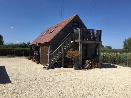 Oaks Barn - Housity