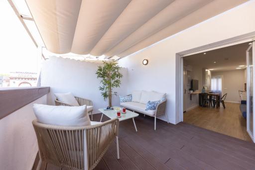 Bravissimo Eiximenis, with beautiful terrace and views - Housity