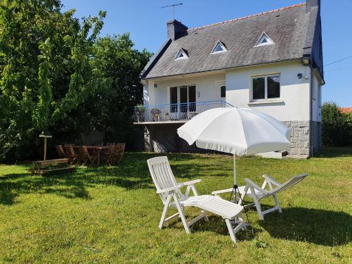 Family House With Garden Near The Sea - Housity
