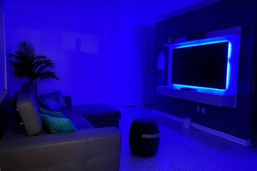 Stayover In Miami Home 2BR - 1BTH - free parking - Housity