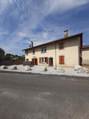 Studio dans bâtisse typique du Jura - Housity