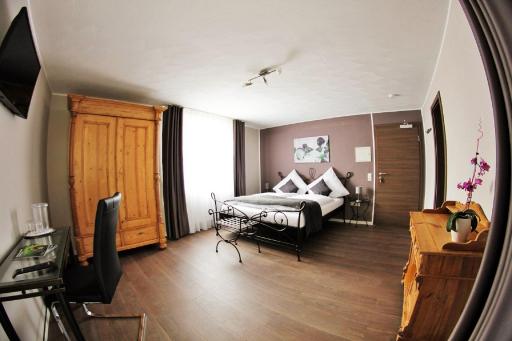 Apado-Hotel garni - Housity