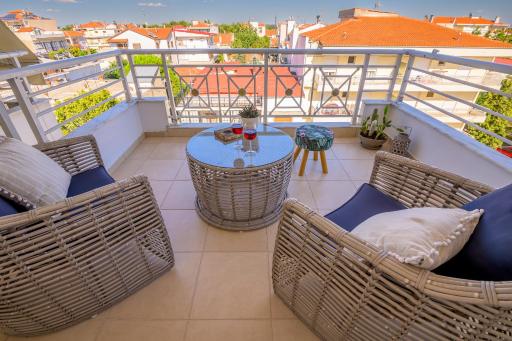 Demi Panta - Housity