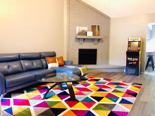 *The Book Nook* Books/Arcade/Grill - Housity
