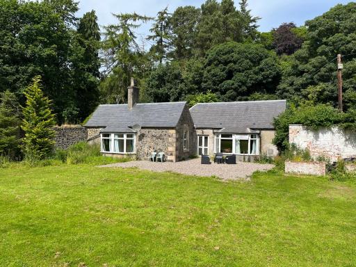 Peaceful woodland cottage with fireplace - Housity