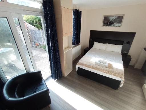 The Oak Studio -Self contained one bed studio flat - Housity