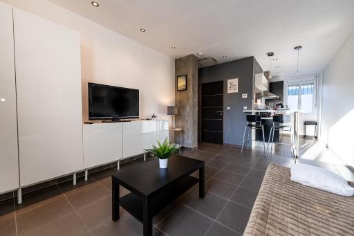 Théa : Studio avec parking privé - Actif+ Location- - Housity