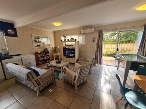 Walters Lane Comfort Apartment 2 - No Loadshedding - Housity