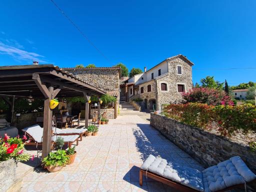 Mes Maisons, Two Gites sleeping 13 with Two Private pools, Kids Room, Laundry, Disco, free WiFi, Linen and Dog's are Welcome - Housity