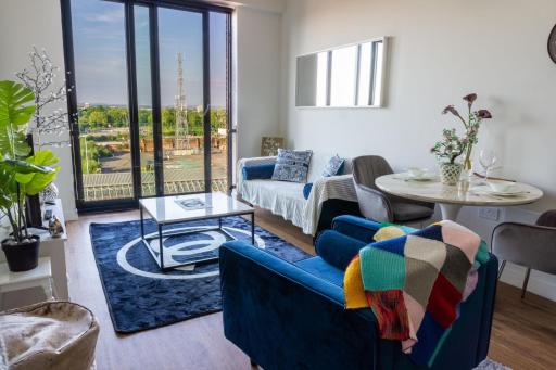 Lavish Luxury Park Front Apt with Juliet Balcony - Hizvo