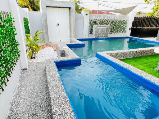 kelabu homestay with private pool - Housity
