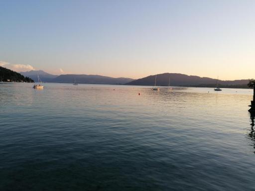 Attersee Studio-Apartment mit Eigen-Garten und unverbautem Seeblick - Housity