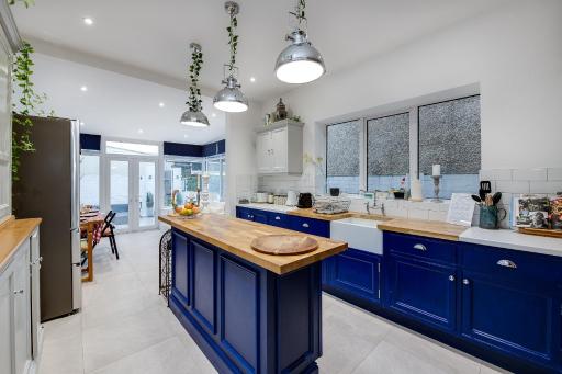 Super stylish, large 3 bedroom Victorian House in Southsea - Housity