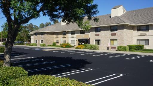 Modesto Hotel - Gateway to Yosemite - Housity