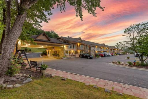 Best Western Smoky Mountain Inn - Housity