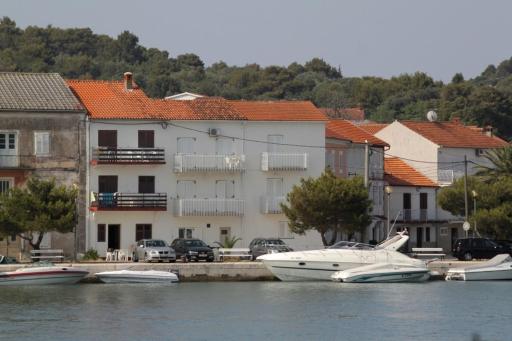 Apartments by the sea Kukljica, Ugljan - 8229 - Housity