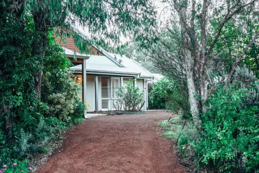 Peppy Tree Bungalow - Housity