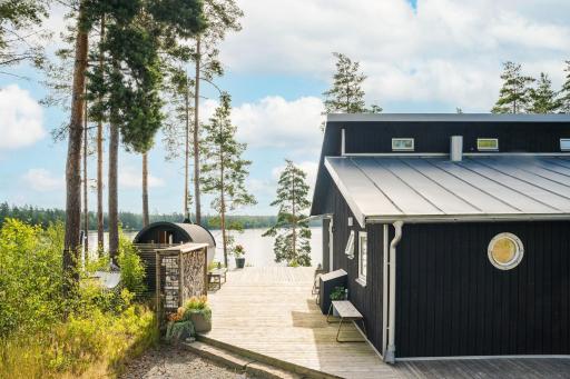 Fantastic house in Vaggeryd with a panoramic location by the lake Fangen - Housity