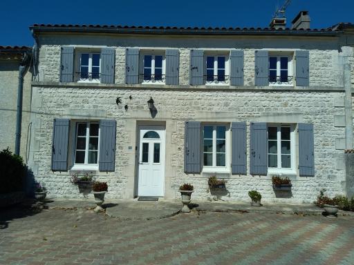 Gîte climatisé les hirondelles - Housity