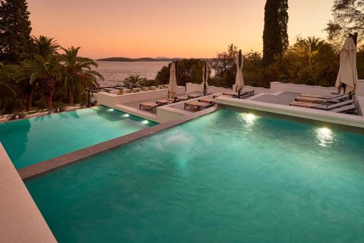 Hotel Moeesy, Blue & Green Oasis - Housity