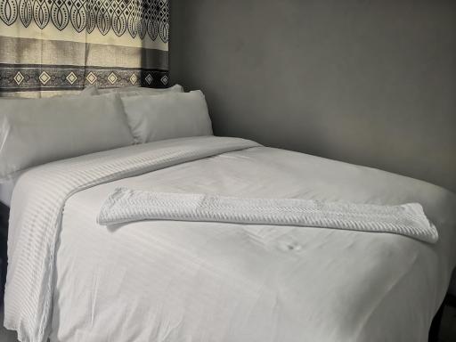 Centrally Located Inn - Housity