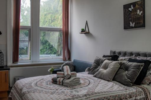 Bv Comfy Studio At Maningham Lane Bradford - Housity