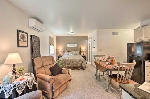 Cozy Garden Room in Welsh Mountain Suites! - Housity