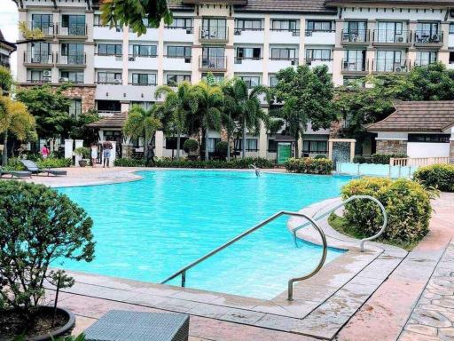One Oasis 2BR Apartment with Pool Access Beside SM Mall - Housity