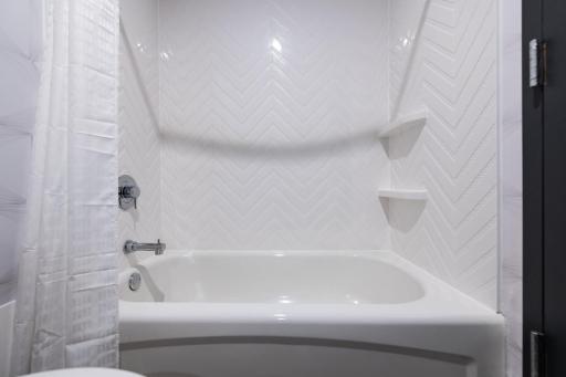 Holiday Inn Newark International Airport - Housity