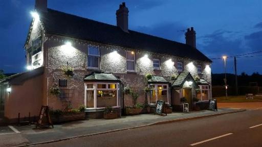 The Huntsman - Housity