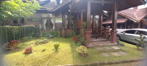 Villa Kayu Green Apple Cipanas - Housity