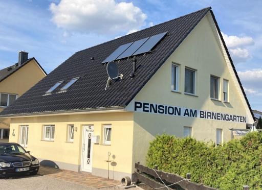 Wohlfühl Hotel & Pension am Birnengarten - Ruhige Zimmer mit Bad & WLAN - Housity