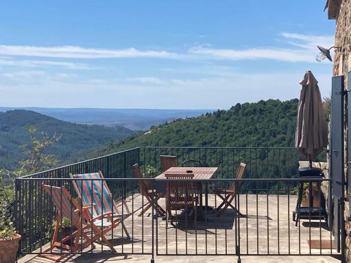 Jolie maison avec vue, dans bâtisse cévenole - Housity