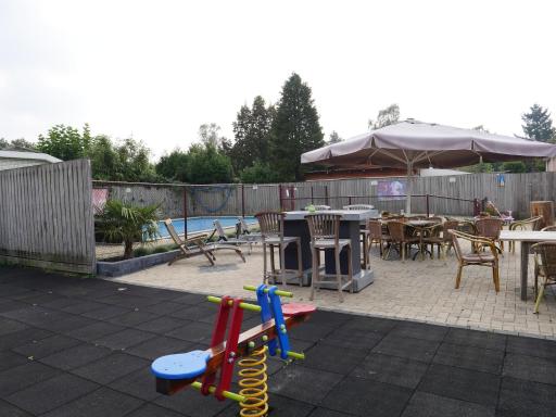 Chalet Esdoorn in Putten, Gezellig en Luxe gerenoveerd - Housity